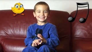 Enfant 3 ans chante comptine PIQUE ET CROQUE  Comptines et jeux de doigts [upl. by Ennazor]