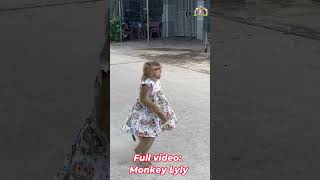 Monkey Lyly helps her mother throw away the trash shorts youtubeshorts cutefunny viralvideo [upl. by Jillane]