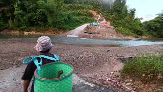 Suasana di rumah panjang di Ulu Entabai pada waktu pagi [upl. by Tiana]