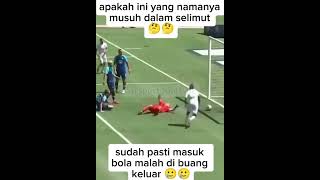 Seharusnya Goal Eh Malah Di buangMomen Konyol Dalam Sepakbolafeedshorts football [upl. by Ziana]