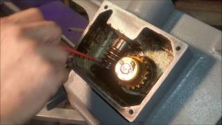 Ridgid 4x6 bandsaw refurbishing part 9 Cleaning the gear box [upl. by Frame332]