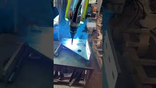 RobotMeta amp MetaMIG 500 Pulse delivers spatterfree welding quality shortsvideo [upl. by Krein]