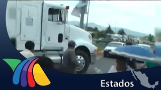 Desesperado por bloqueo se abrió paso con tráiler  Noticias de Hidalgo [upl. by Solitta]