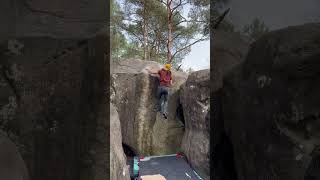 Graviton 7aV6 Roche Aux Sabots fontainebleau boulder [upl. by Jeane]