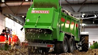 RC SCALE 18 MODEL TRACTOR CLAAS XERION WITH BERGMANN TSW6230S MANURE SPREADER  Fair Leipzig 2016 [upl. by Remle]