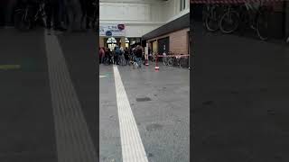 Fahrradversteigerung Chemnitz Hbf Auktion Verkauf stehen gelassener Fahrräder am Bahnhof [upl. by Si]