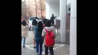 FAN CAM 140330 SMROOKIES TAEYONG amp UNKNOWN SM TRAINEE  SM ENTERTAINMENT Building [upl. by Chatav]