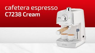 Cafetera expreso Ufesa CE7238 Cream [upl. by Nnailuj]