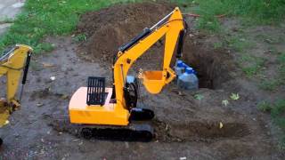 112 Earth Digger 4200XL Hydraulic Excavator RTR Dig Test [upl. by Simonne]