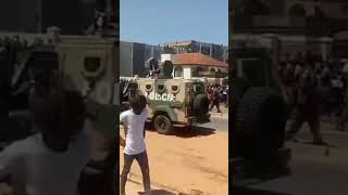 A polícia conduz o povo para uma emboscada na cidade de Maputo manifestações ⚠️🇲🇿 venanciomondlane [upl. by Agan38]