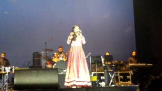 Shreya Ghoshal  Sun Raha HaiAashiqui 2 live in Holland 31st May 2014 [upl. by Tallulah505]