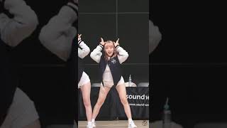 위키미키WekiMeki  180408 인천 팬사인회 LaLaLa루아 직캠 [upl. by Yahsed360]