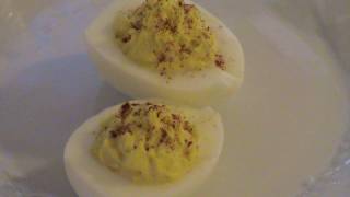 Deviled Eggs How to quotcenterquot the yolk [upl. by Joed]