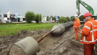 Pulling in a main sewer pipe  rioolbuis trekken [upl. by Ambert]