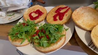 Bio Burger mit Balsamico Zwiebeln Rucola und Soße nach Geschmack [upl. by Kcid]