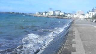 Grandes Marées SaintMalo  La digue de rochebonne en action 4 [upl. by Marja]