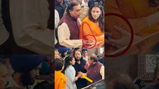 Mukesh Ambani Holds Radhika Merchant and Shloka Mehta To Protect From Crowd at Lalbaugcha Raja 2024 [upl. by Ahtiekal]