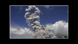 News Filipiny trwa erupcja wulkanu Mayon [upl. by Isnyl]