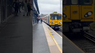 Class 507 passing Bidston trainvideos railway train class507 trains merseyrail trainspotting [upl. by Nomahs751]