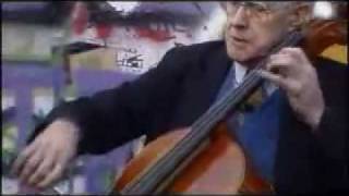 Rostropovich suona davanti alla caduta del muro di berlino [upl. by Pulchia]