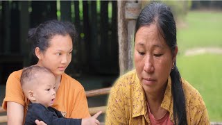 Single mother  goes to the market to buy things  motherinlaw brings her a fan and reconciles [upl. by Brande56]