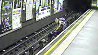 La impactante caída de un bebé a las vías del metro en Londres  BBC Mundo [upl. by Nage]