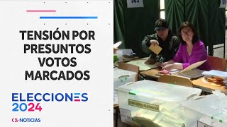 DENUNCIAN VOTOS MARCADOS en local de votación en la Estación Mapocho  CHV Noticias [upl. by Lauritz]