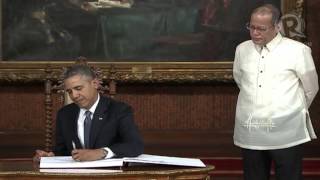 Obama signs Malacañang guest book [upl. by Jaunita]