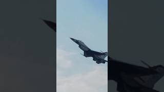 Thunderbird F16C Stall Pass thunderbirds airshow f16 [upl. by Hgielrebmik]