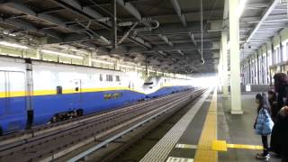 E4 series ShinkansenPassing JomoKogen on a yellow [upl. by Yeldud131]