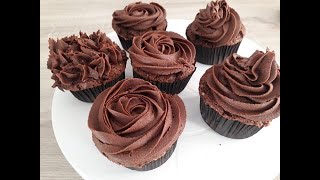 CUPCAKE AU CHOCOLAT FOURRÉ AU NUTELLA The best chocolate cupcakes كاب كيك الشوكولاتة [upl. by Mel]