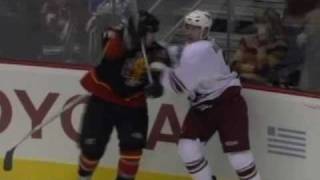 Jarome Iginla vs Keith Ballard Nov 10 2005 [upl. by Genia24]