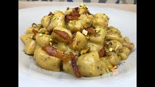 GNOCCHI CON CREMA DI PISTACCHI E GUANCIALE NERO  CUCINANDOMELAGODO [upl. by Fee]