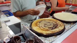 King of the crepes Julio SHOWMAN CRAZY PANCAKE MAN Alcudia Mallorca [upl. by Archie]