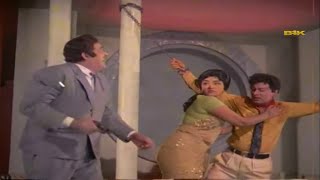 தலைவர் அடிவாங்கினானும் சிரிப்பாருடா  Mattukkara Velan MGR claimax Fight Scene [upl. by Uyerta]