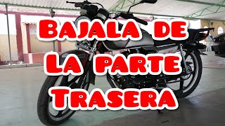 Como bajar una moto Italika de la parte trasera [upl. by Assirac192]