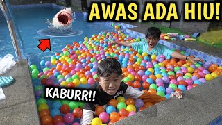 ADNAN OKEM MANDI BOLA ADA IKAN HIU DIKOLAM RENANG [upl. by Maag46]