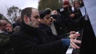 Revivez le concert improvisé place de la République pour le 13 novembre [upl. by Tirb]