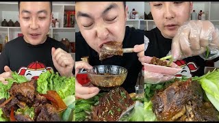 ASMR  MEAT EATING CHALLENGE Part 365 SPICY SHEEP HEAD CHILI GARLIC MUKBANG TRUNGHOAFOOD [upl. by Nolyk]