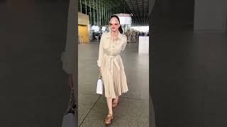 Kiara Advani spotted at airport kiara kiaraadvani [upl. by Oznol]