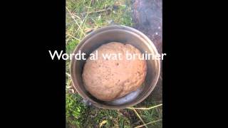 Vuur maken brood bakken op houtvuur How to bake a bread on a fire [upl. by Ynelram]