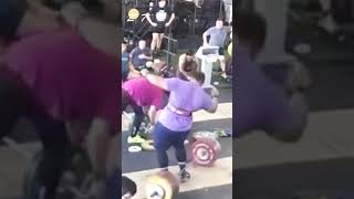 210 Kg Kaldırdı Halterin Ayağına Çarpmasıyla Yere Yığıldı  Shorts [upl. by Jacobson]