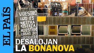 BARCELONA  Los Mossos desalojan los edificios okupados de la Bonanova  EL PAÍS [upl. by Noelc289]