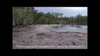 BAYOU CORNE SINKHOLE SLOUGHIN THE FIRST CAUGHT ON VIDEO [upl. by Middleton]