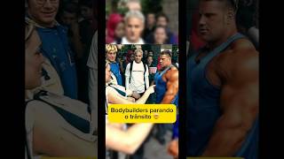 Fisiculturistas parando o trânsito 🤯 bodybuilding treino dieta cardio shape emagrecimento [upl. by Ardnusal]