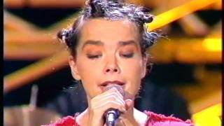 BJORK  Violently Happy  LIVE [upl. by Tebor]