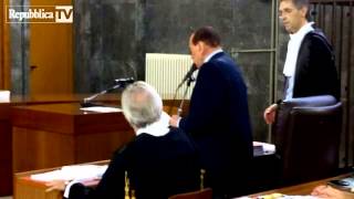 Berlusconi In aula spiega ai presenti il quotBunga Bungaquot [upl. by Llednek119]