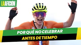 Ciclista holandesa celebra sin saber que rival le había ganado la medalla de oro [upl. by Akisej]