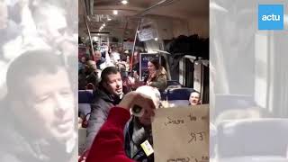 Serrés quotcomme des sardinesquot des usagers chantent dans le TER Nantes Pornic [upl. by Yenittirb121]