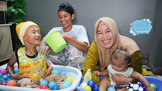 TANTANGAN JADI BAYI LAGI 👶 Mandi Bareng bayi Azam  Ali vlog [upl. by Yardna]